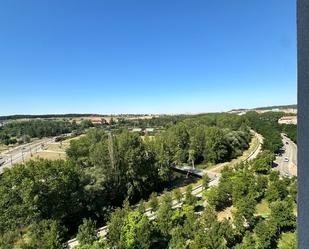 Vista exterior de Pis en venda en Burgos Capital amb Calefacció, Jardí privat i Traster