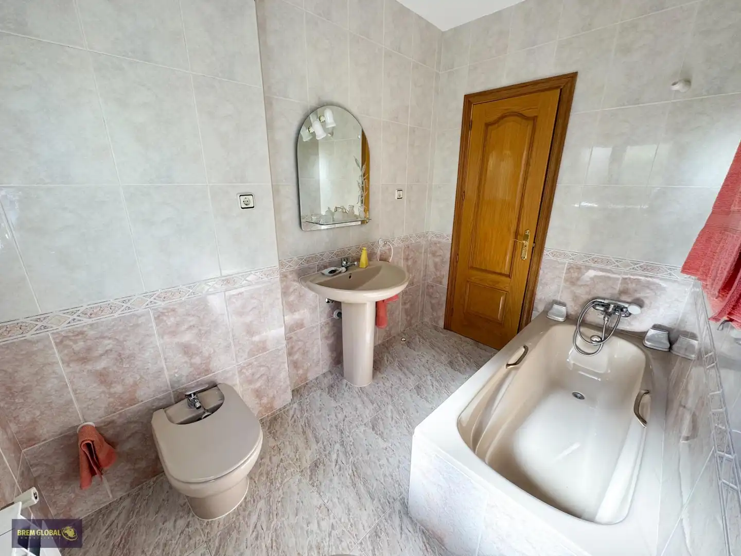 Bathroom of Houses for sale in La Cabrera  with Heating, Private garden and Swimming Pool