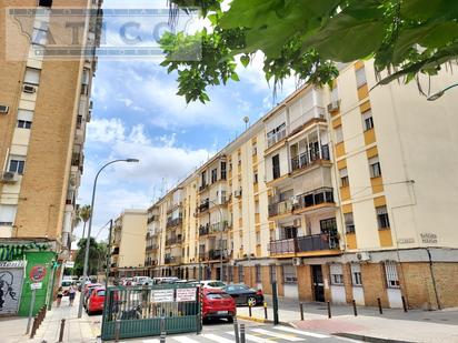 Exterior view of Flat for sale in  Sevilla Capital