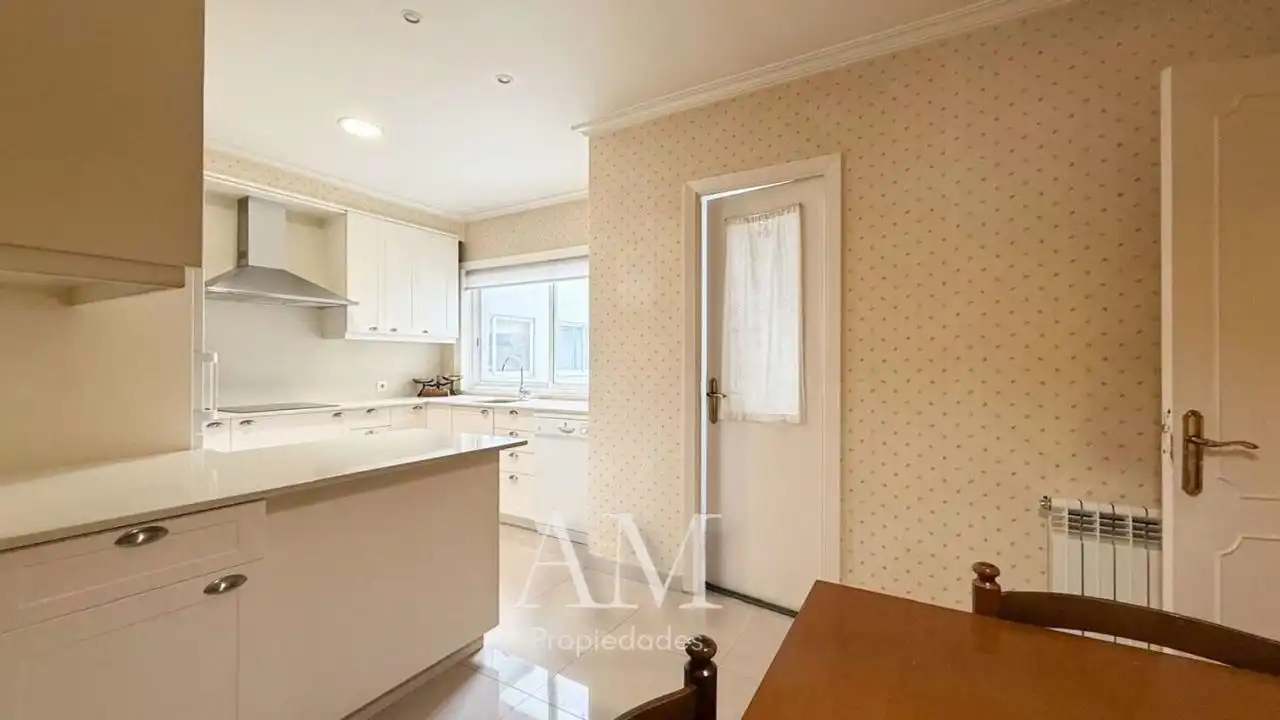 Kitchen of Flat for sale in Vigo   with Heating and Storage room