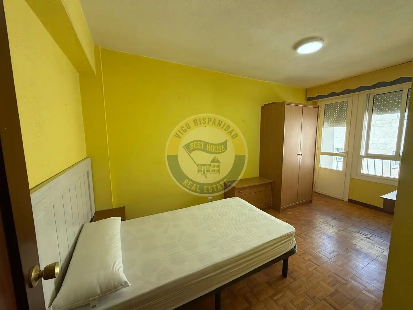 Habitación de Piso de alquiler en Vigo  con Calefacción, Parquet y Amueblado