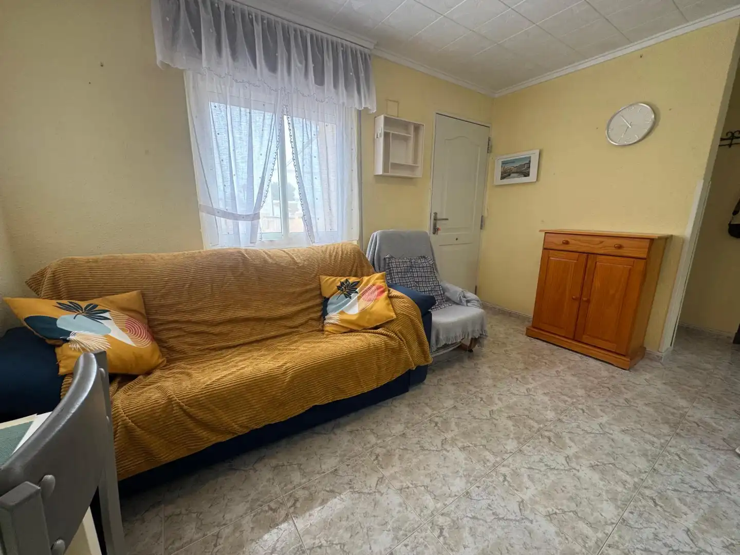 Sala d'estar de Casa adosada en venda en Torrevieja amb Aire condicionat, Terrassa i Traster