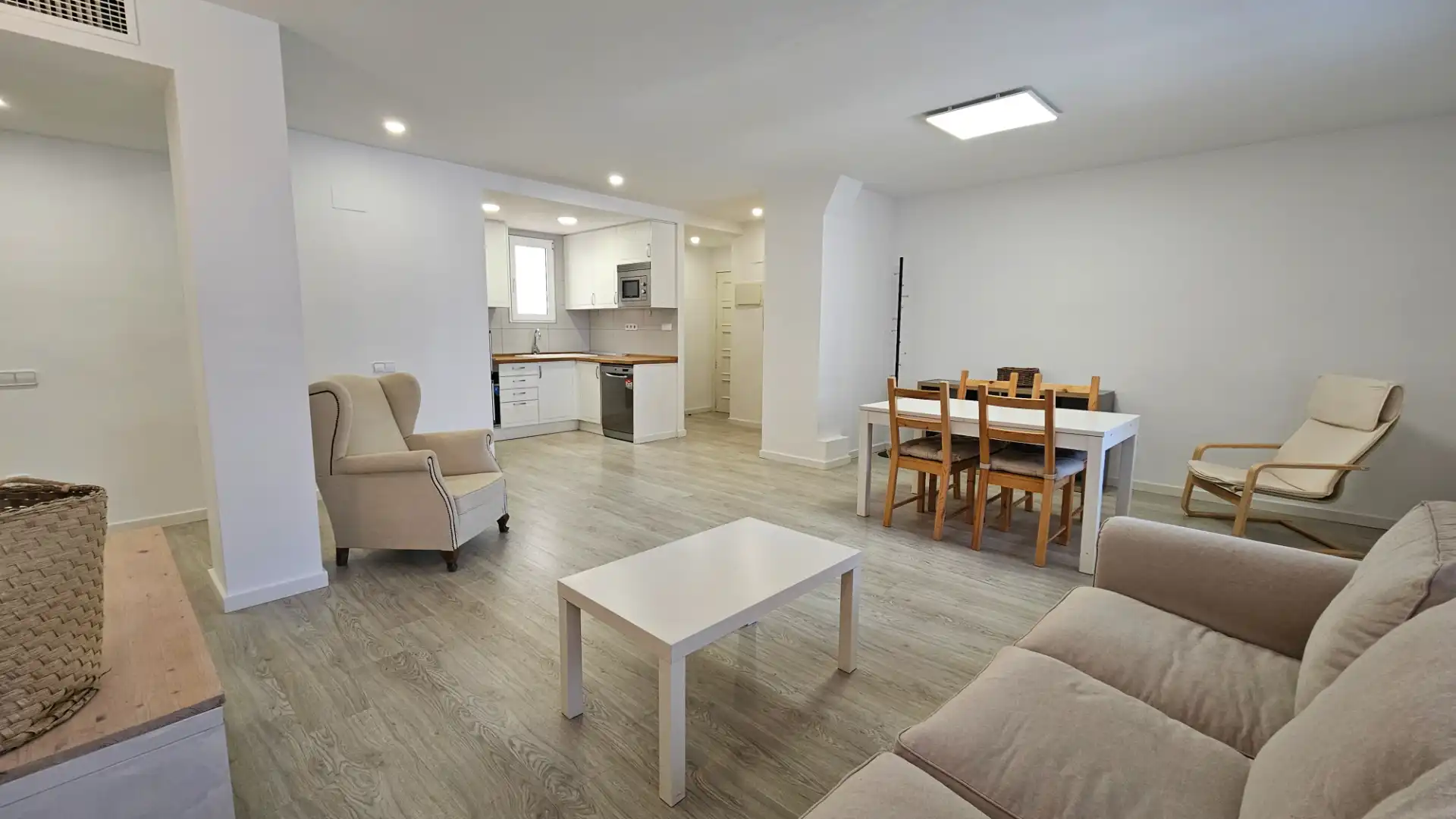 Wohnung zur Miete in Via Augusta, Llevant