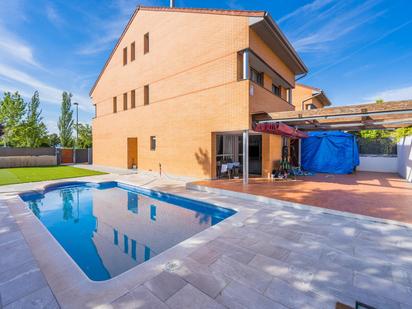 Swimming pool of Single-family semi-detached for sale in Paracuellos de Jarama  with Terrace and Swimming Pool