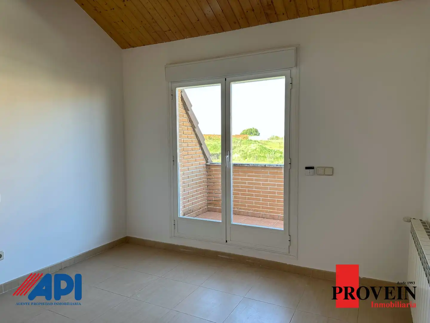 Terrassa de Casa adosada en venda en Santa Cruz del Retamar amb Calefacció, Jardí privat i Forn
