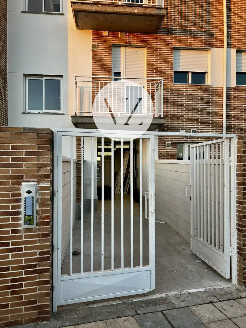 Außenansicht von Wohnung zum Verkauf in Pelabravo mit Heizung, Privatgarten und Terrasse