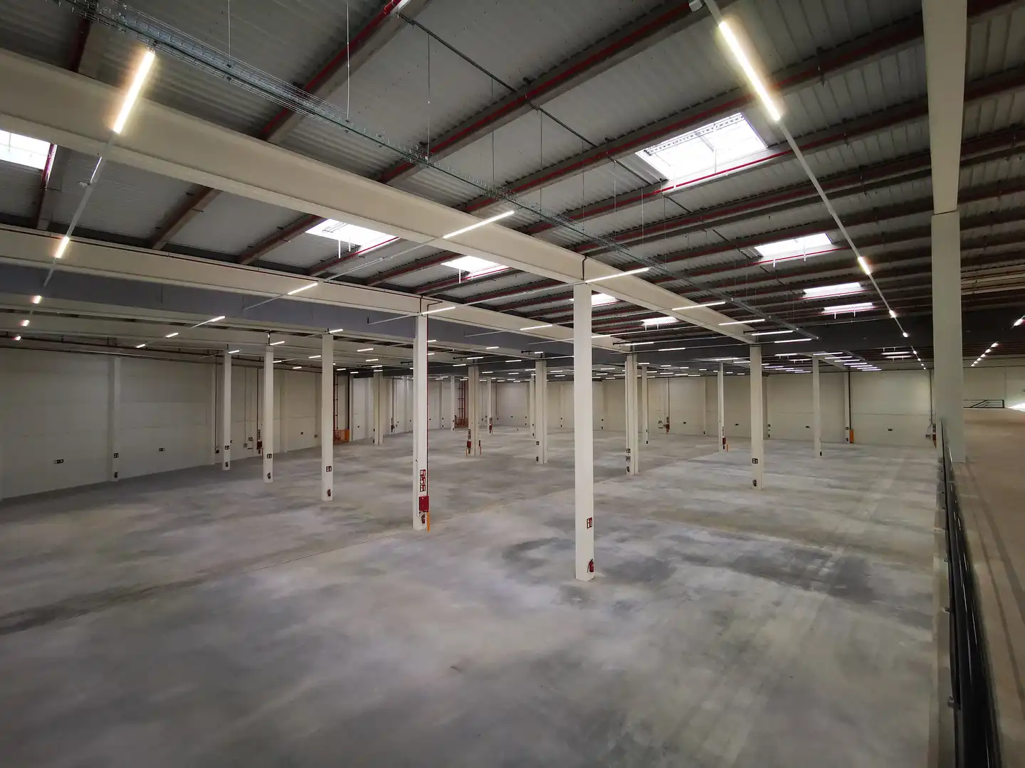 Industrial buildings for rent in Madrid  with Heating and Alarm