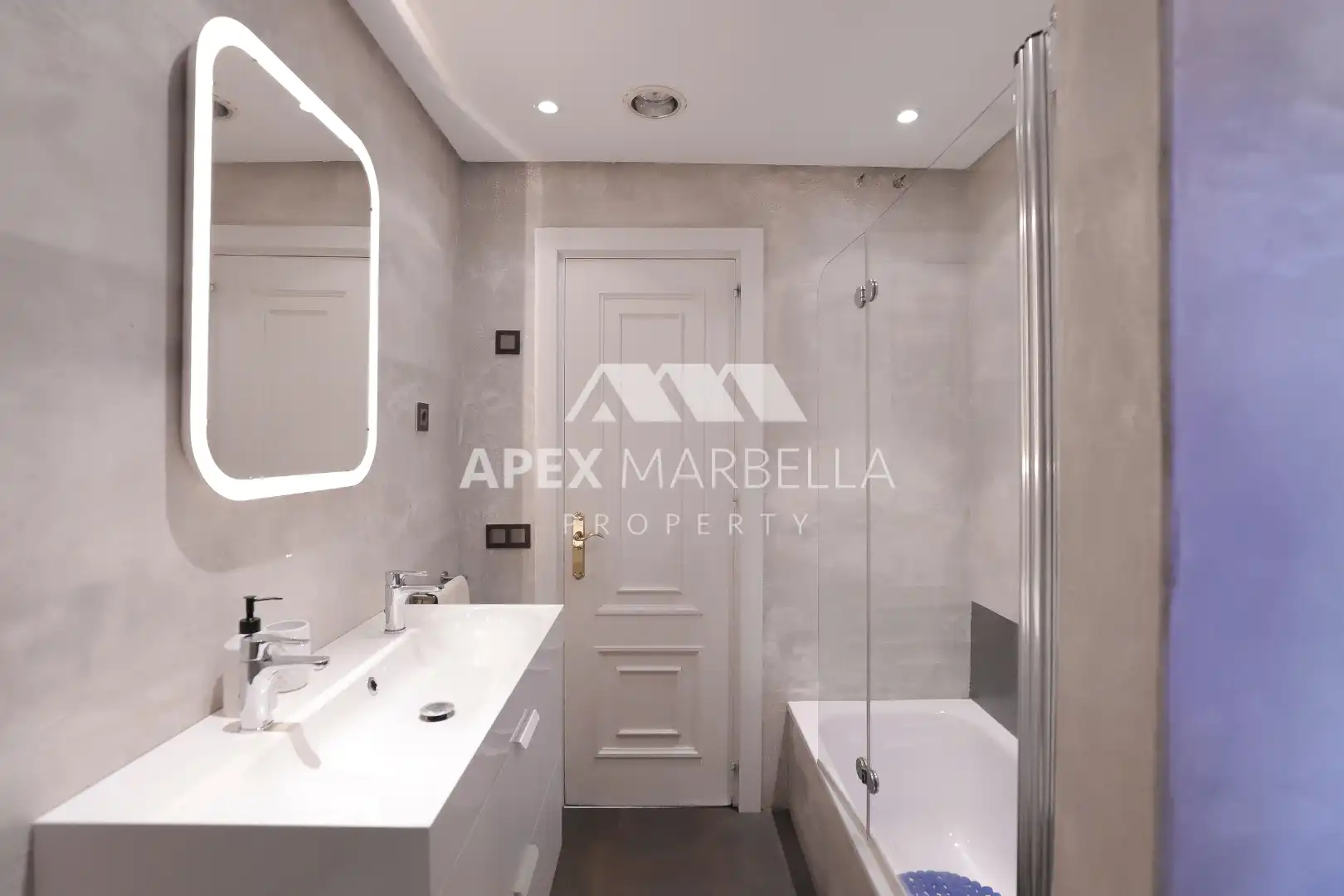 Badezimmer von Wohnung zum Verkauf in Marbella mit Klimaanlage, Terrasse und Möbliert