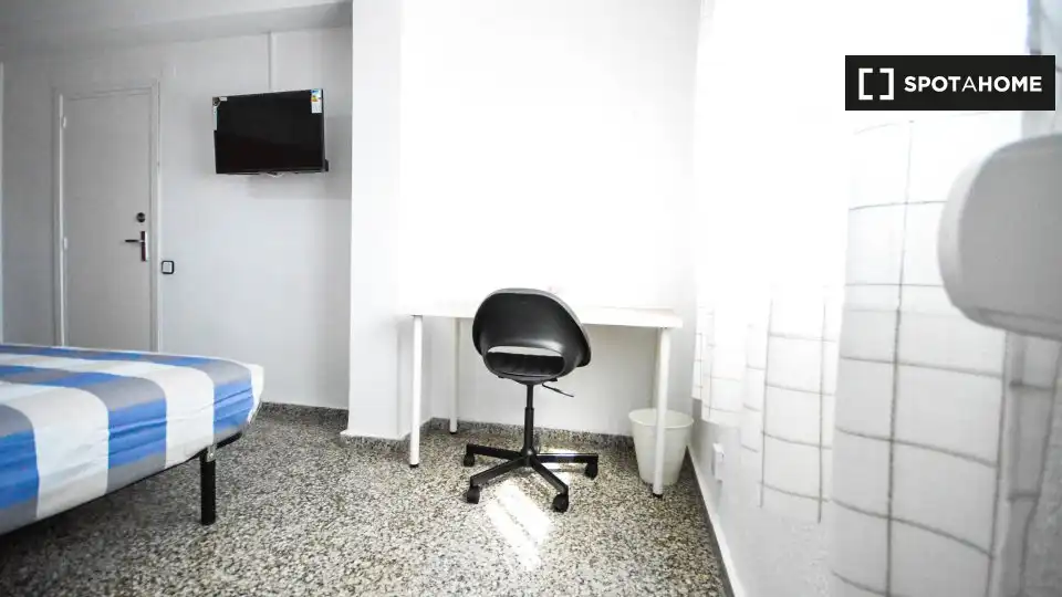 Dormitori de Pis de lloguer en Valencia amb Aire condicionat, Calefacció i Moblat