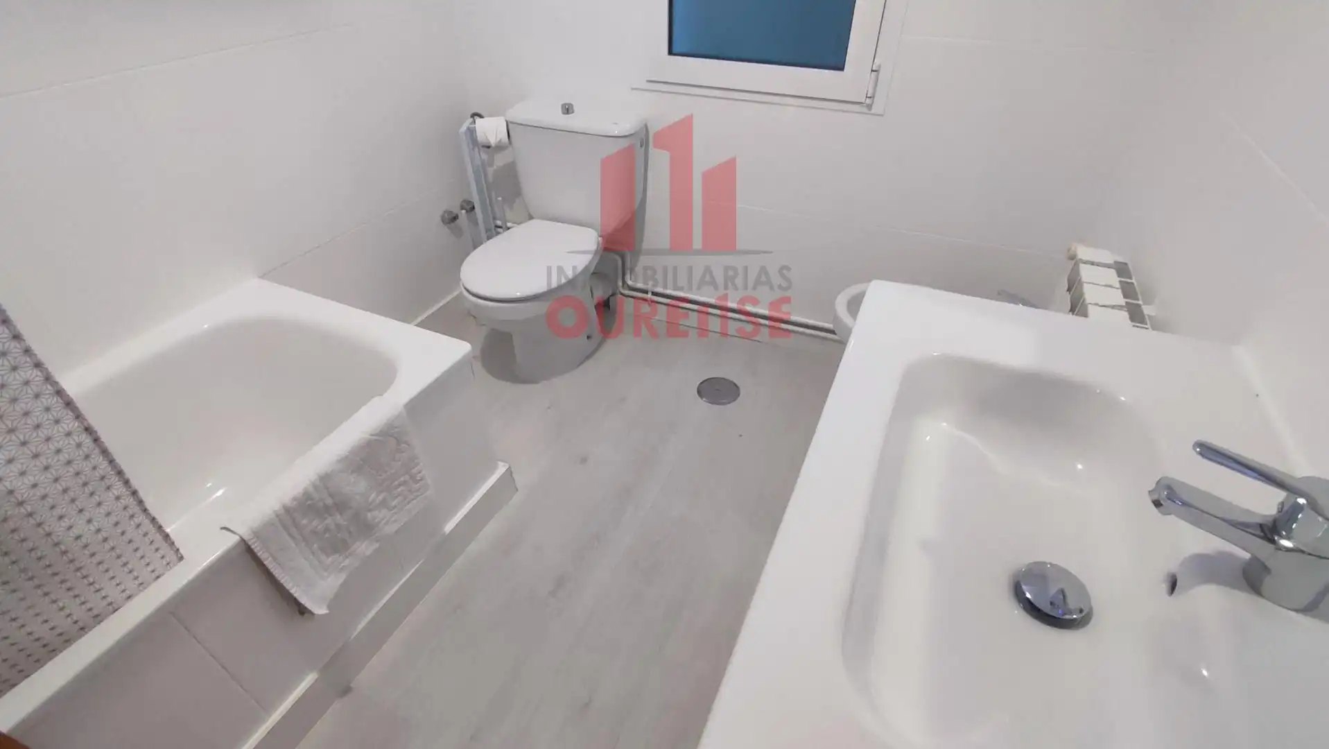 Bany de Casa o xalet de lloguer en Toén amb Moblat i Balcó