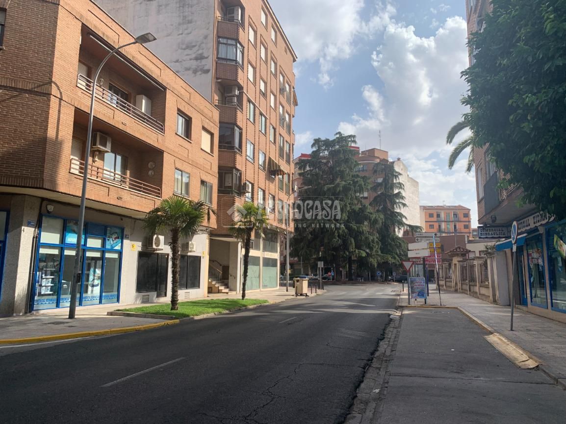 Flat for sale in El Pilar - La Estación