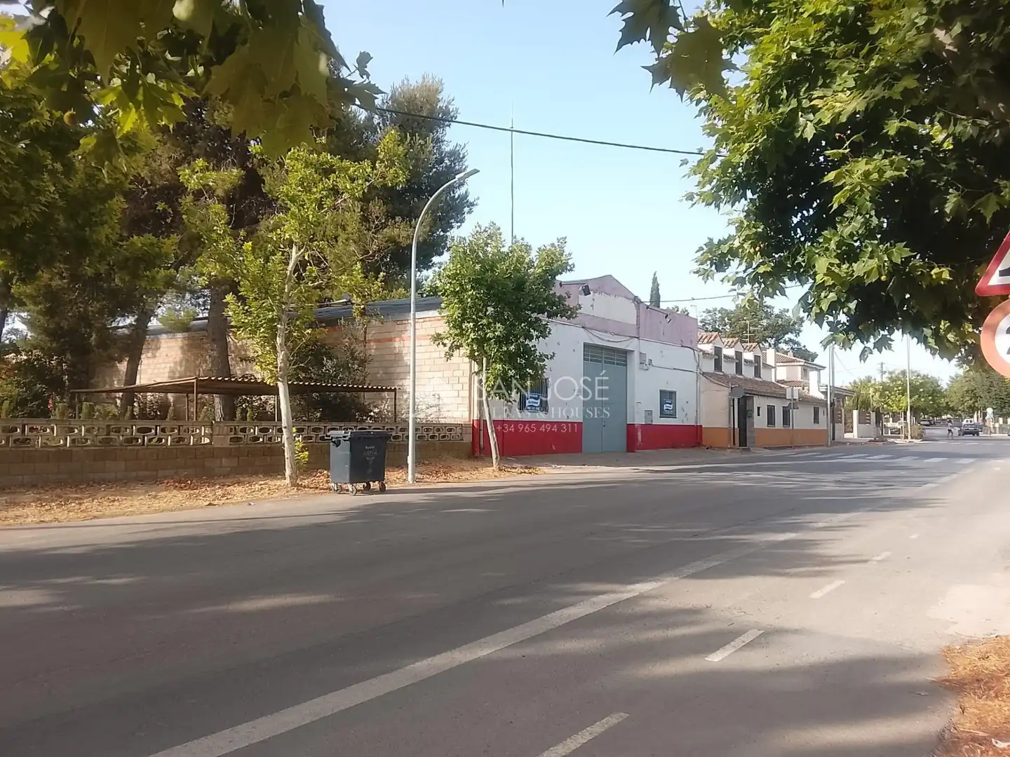 Vista exterior de Nave industrial en venta en Caudete