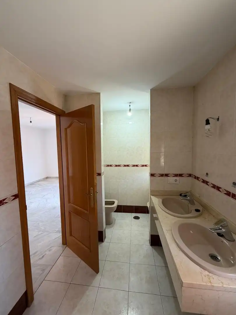 Baño de Casa o chalet de alquiler en Ogíjares con Calefacción, Jardín privado y Piscina