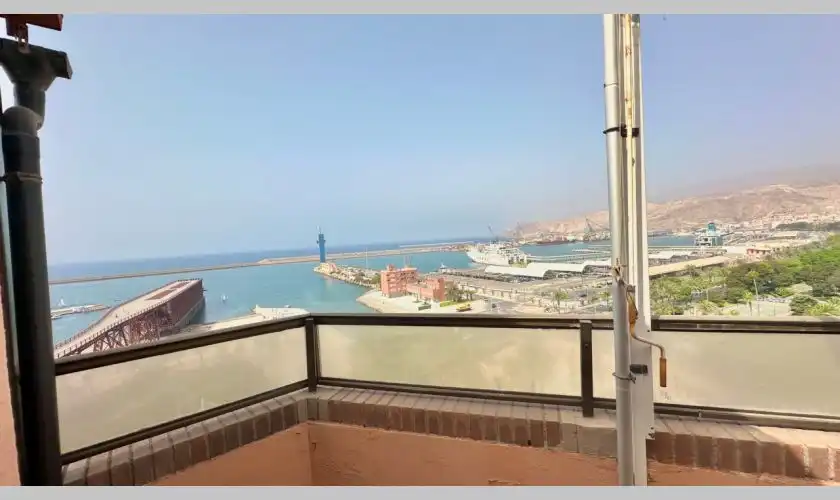 Vista exterior de Ático en venta en Almería con Aire acondicionado, Calefacción y Terraza