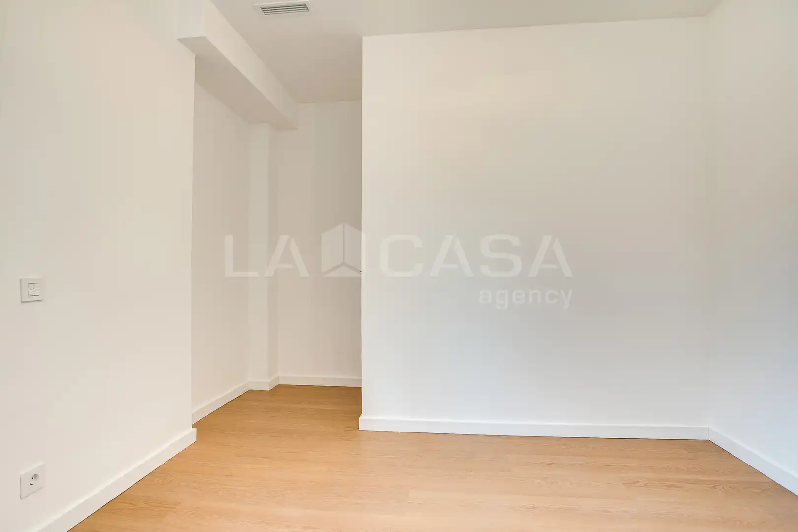 Piso en venta en Barcelona con Calefacción y Balcón