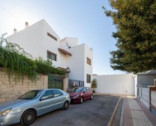 Vista exterior de Casa o xalet en venda en  Granada Capital amb Aire condicionat, Terrassa i Piscina