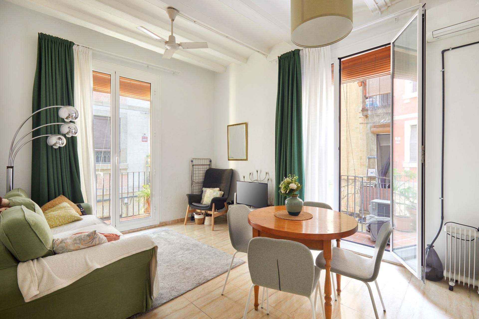 Sala d'estar de Pis en venda en  Barcelona Capital amb Aire condicionat i Balcó