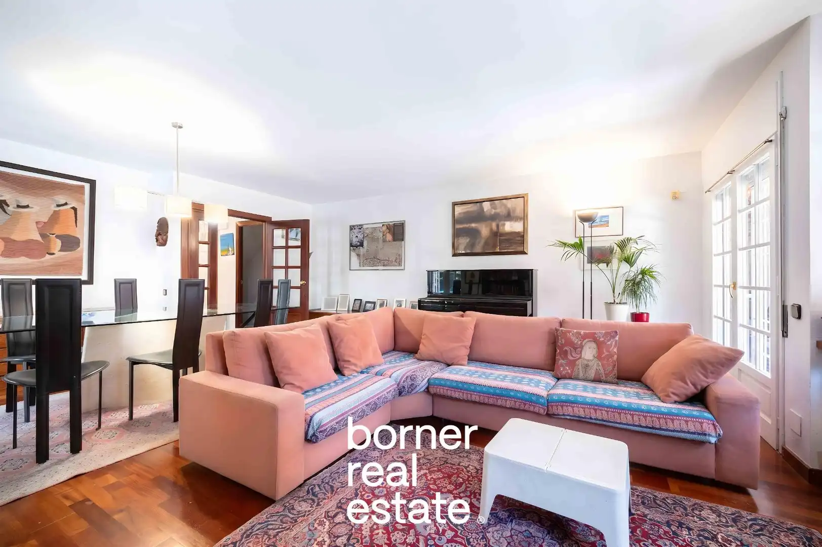 Sala d'estar de Casa adosada en venda en Sant Cugat del Vallès amb Aire condicionat, Calefacció i Parquet