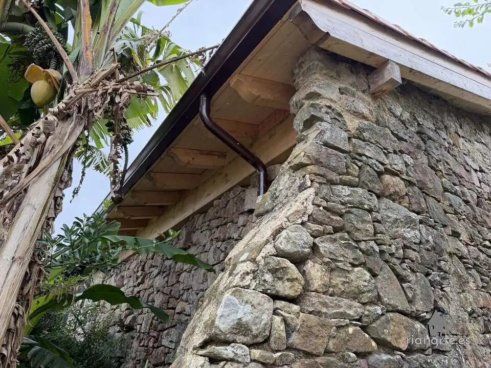Vista exterior de Casa adosada en venda en Villaviciosa amb Jardí privat