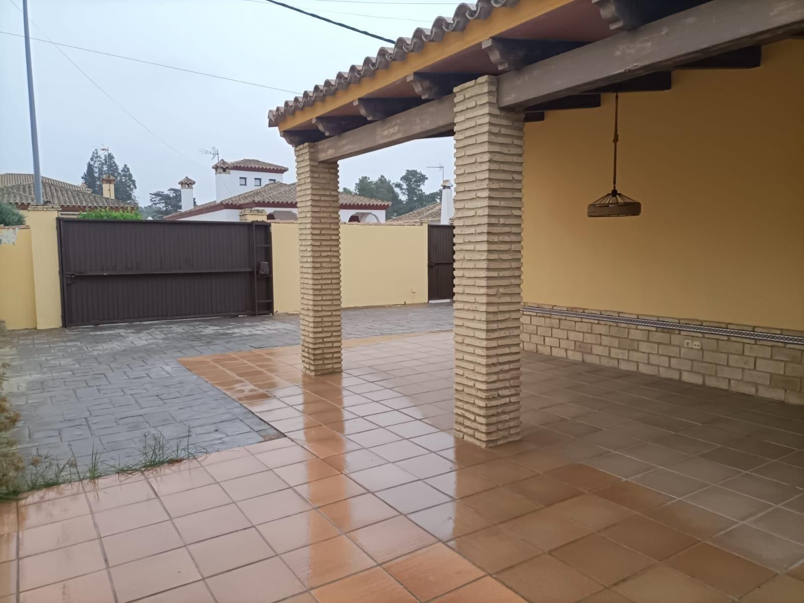 Terrassa de Casa o xalet en venda en Chiclana de la Frontera amb Aire condicionat, Jardí privat i Traster