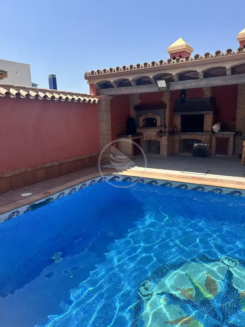Piscina de Casa o xalet en venda en Fuengirola amb Aire condicionat i Terrassa