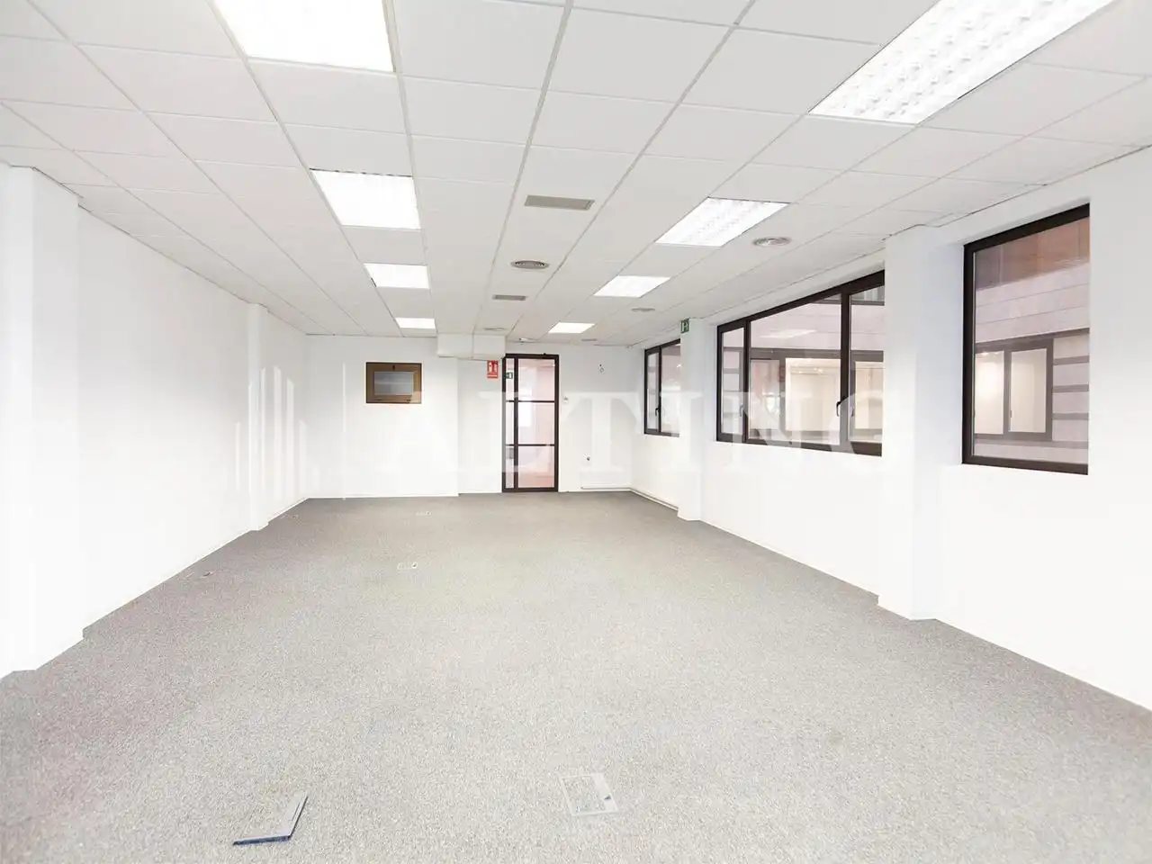 Office space with lift to rent in Catalunya, imagen 45