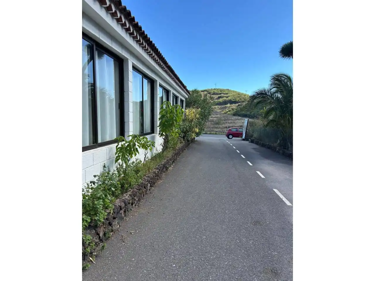 Vista exterior de Casa o xalet en venda en El Tanque amb Jardí privat, Terrassa i Moblat