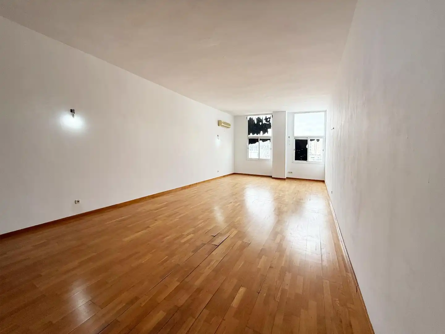 Wohnzimmer von Büro zum Verkauf in Madrid