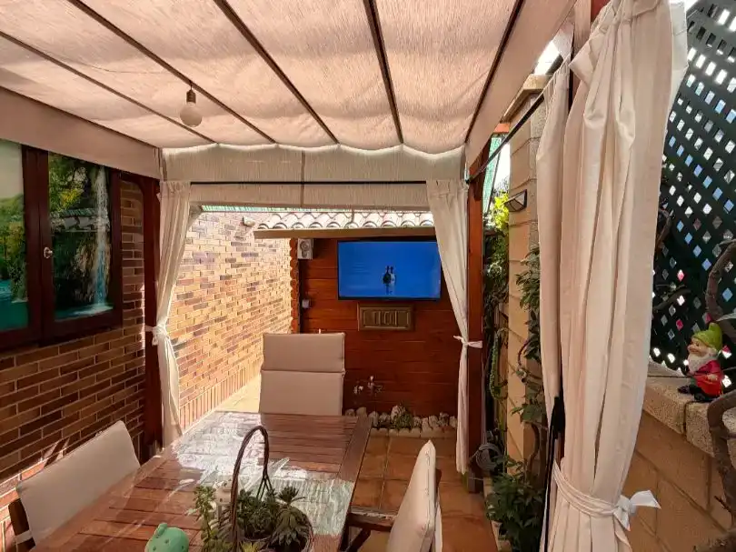 Terrassa de Casa adosada en venda en Miranda de Ebro amb Jardí privat, Parquet i Traster