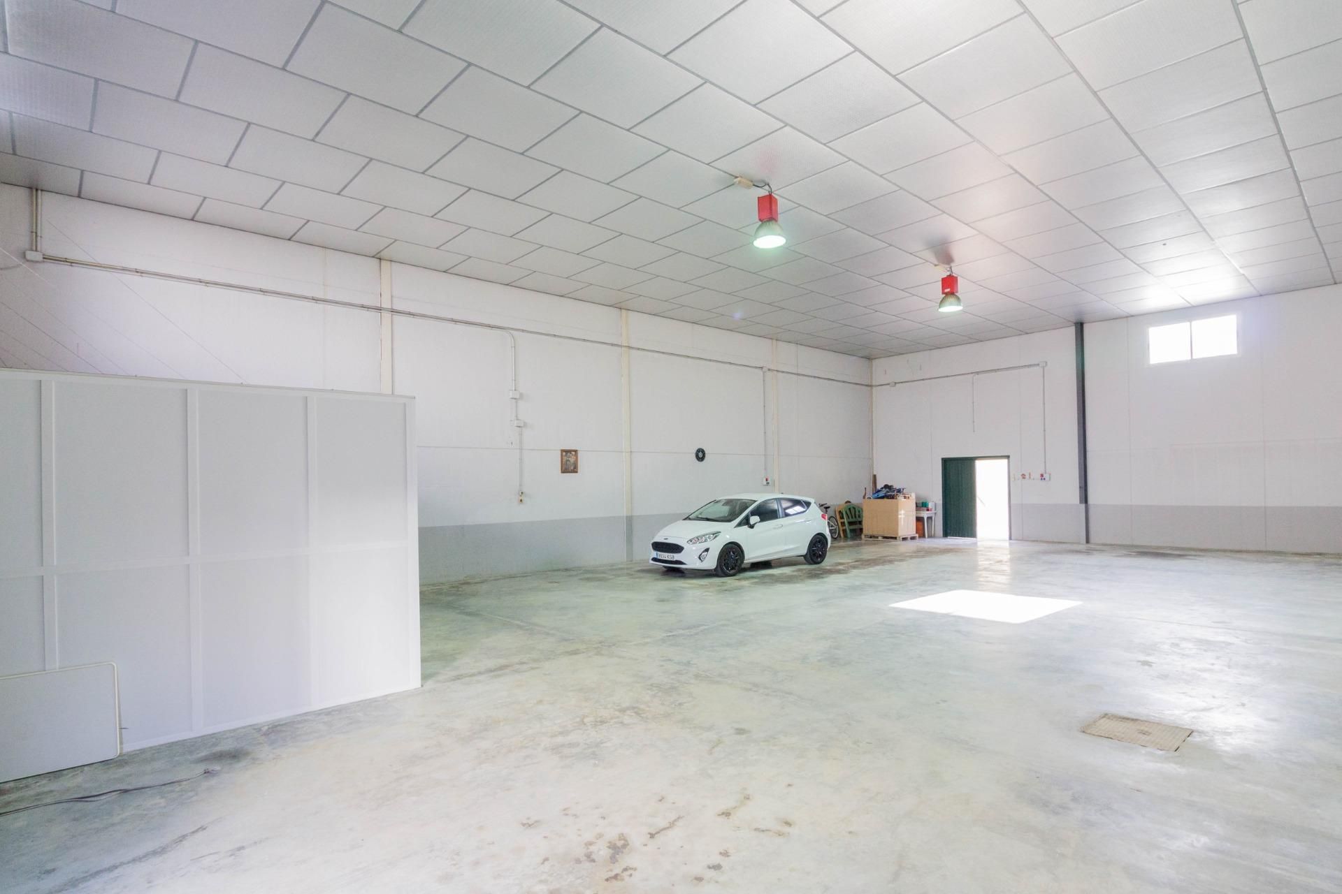 Nau industrial en venda en Orihuela