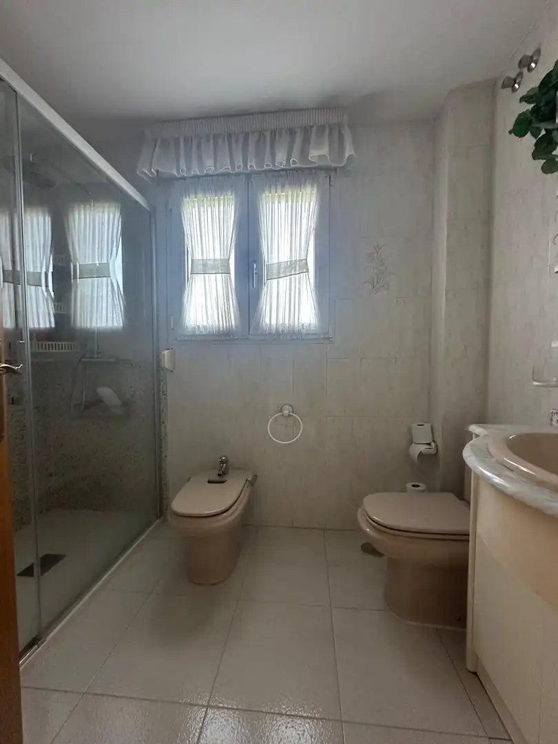 Badezimmer von Country house zum Verkauf in Ponferrada mit Heizung, Privatgarten und Terrasse