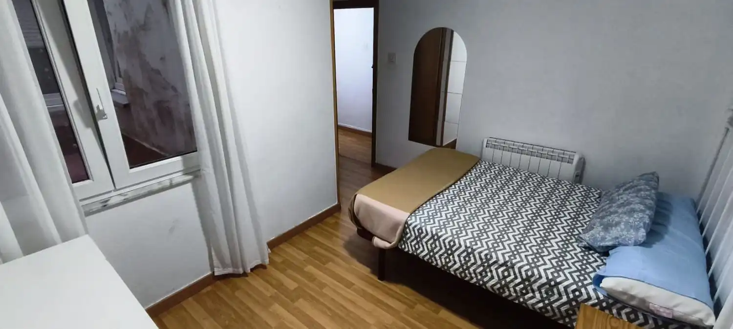 Habitación de Piso en venta en Oviedo  con Calefacción, Trastero y Amueblado