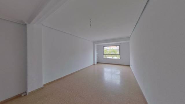 Piso en Venta en C/ Pintor Juan Bautista Porcar en Torrefiel