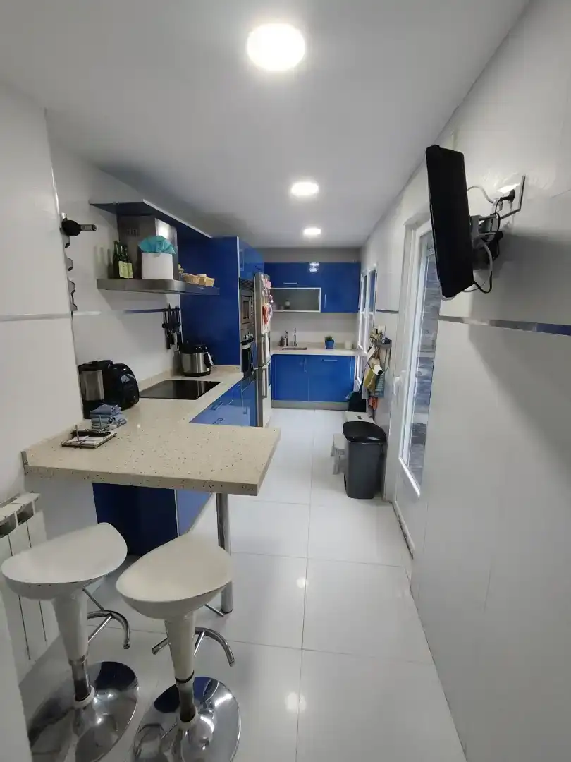 Cuina de Casa o xalet en venda en Camargo amb Jardí privat, Traster i Piscina