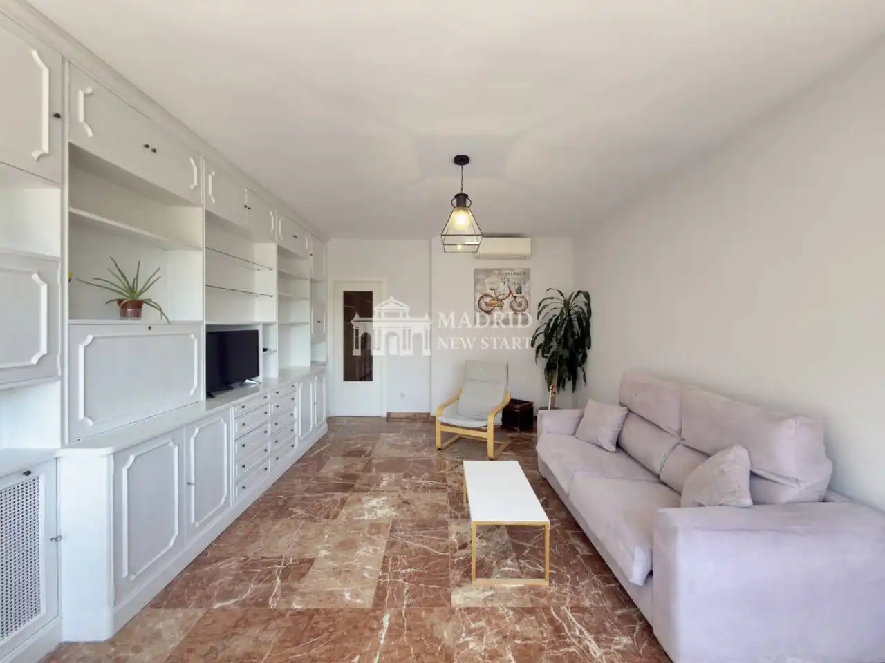 Sala de estar de Apartamento de alquiler en Madrid con Aire acondicionado, Calefacción y Parquet