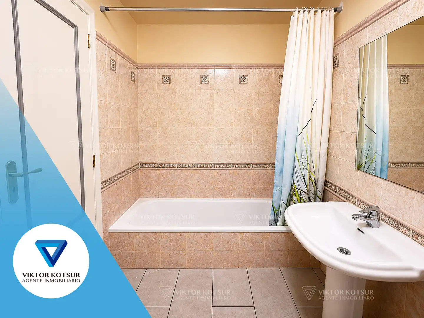 Bathroom of Attic for sale in Roquetas de Mar  with Air Conditioner, Parquet flooring and Terrace