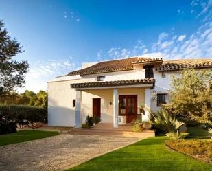 Vista exterior de Casa o xalet en venda en Chiclana de la Frontera amb Jardí privat, Terrassa i Traster