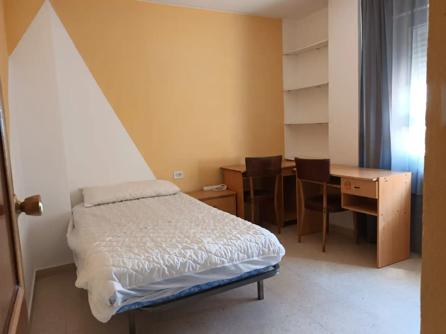 Schlafzimmer von Wohnung zur Miete in Granada mit Klimaanlage, Heizung und Terrasse