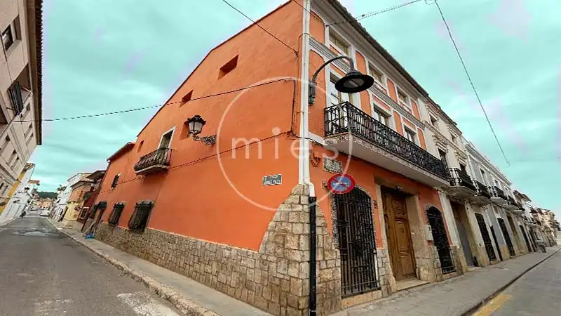 Vista exterior de Casa o xalet en venda en Turís amb Terrassa, Traster i Balcó