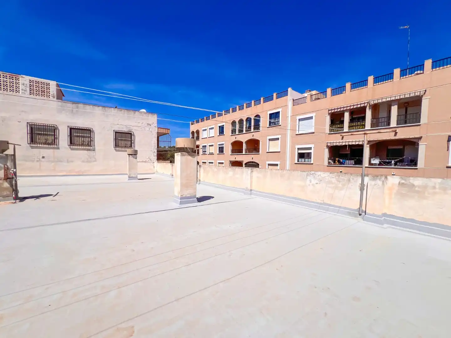 Vista exterior de Dúplex en venta en Guardamar del Segura con Aire acondicionado, Calefacción y Terraza