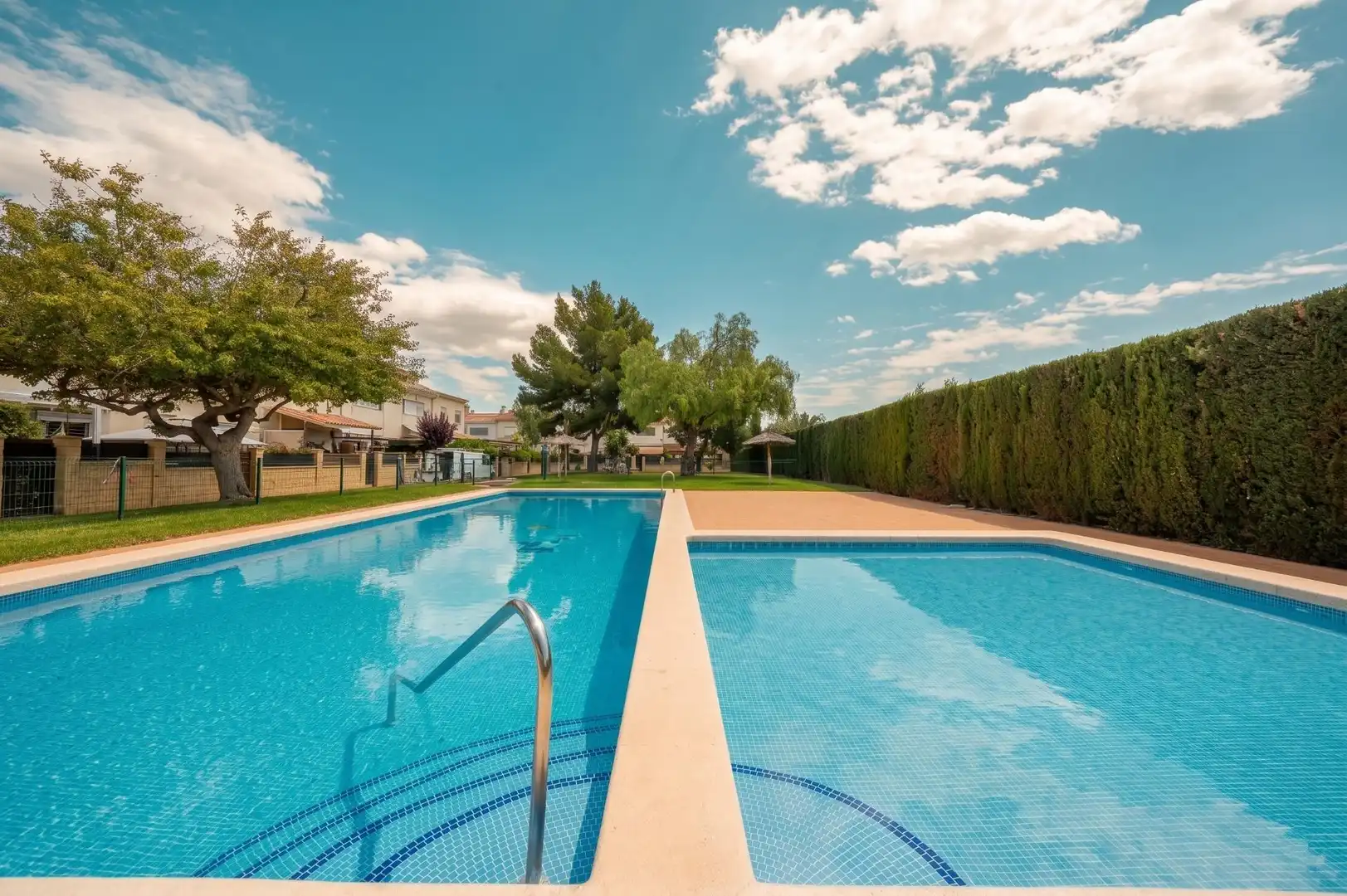 Piscina de Casa adosada en venda en Aspe amb Piscina comunitària