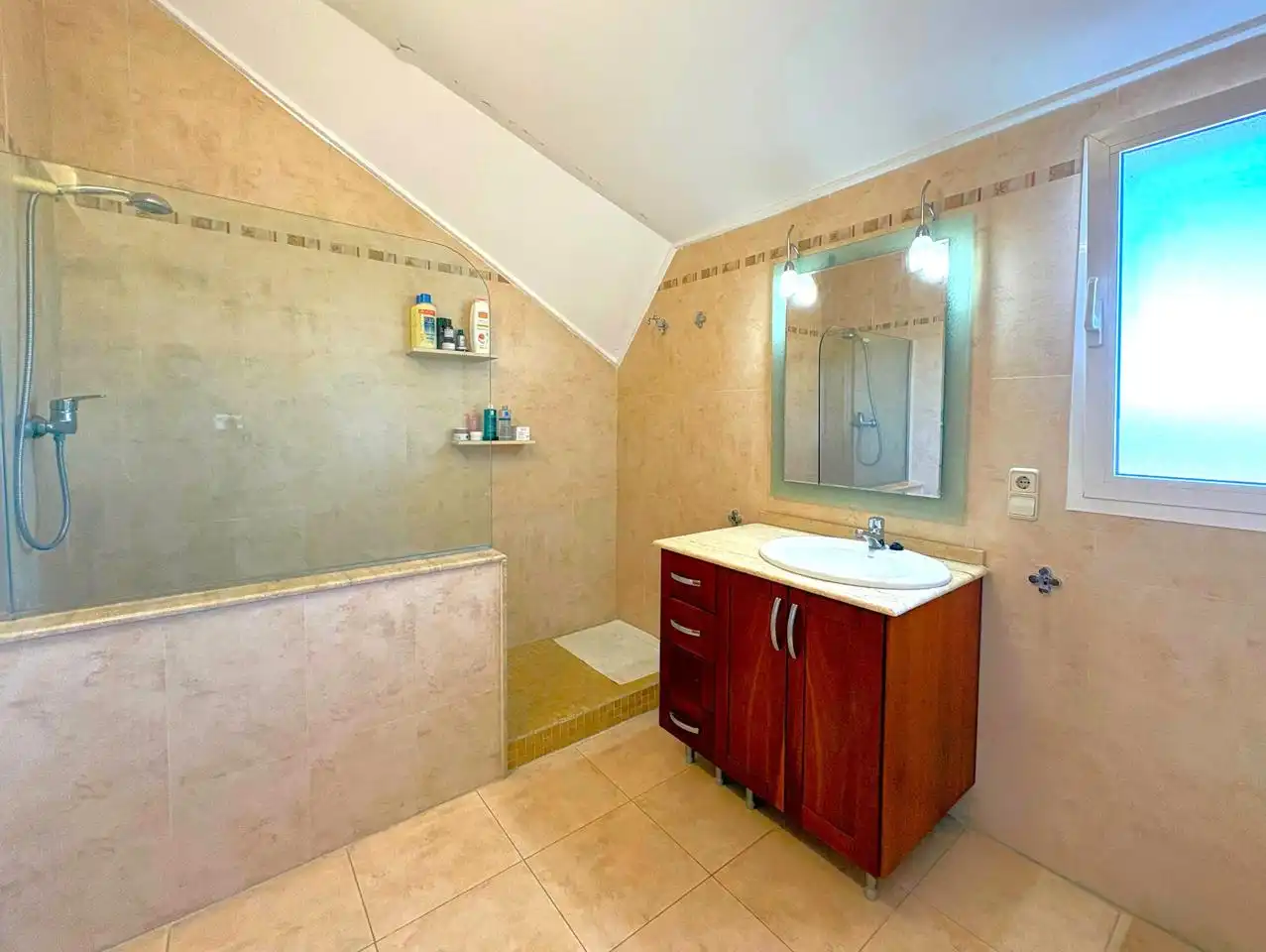 Baño de Casa o chalet en venta en Chiva con Aire acondicionado, Jardín privado y Terraza