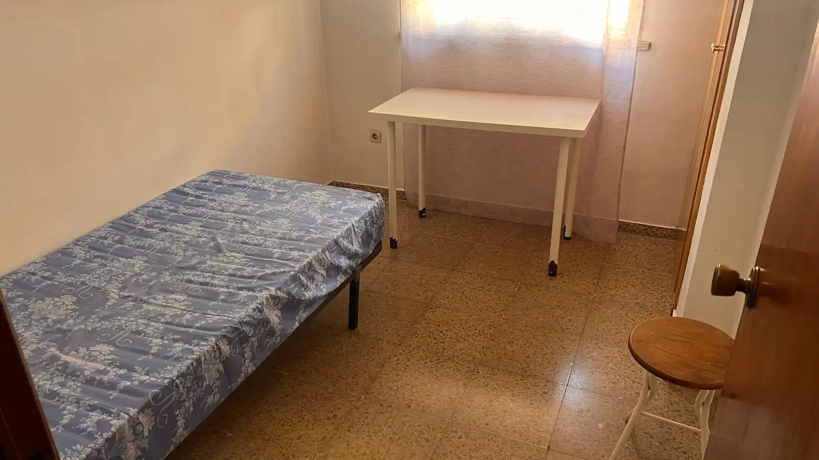Flat for rent in Calle Manuel Saldaña, Maria Auxiliadora - Barriada de Llera