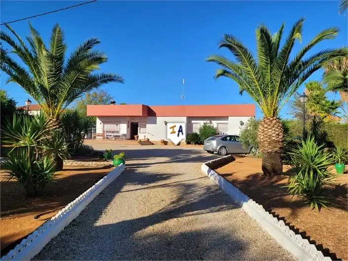 Casa amb piscina en venda a Puente Genil