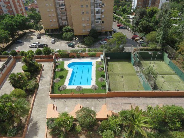 Piscina de Pis en venda en  Sevilla Capital amb Aire condicionat, Parquet i Terrassa