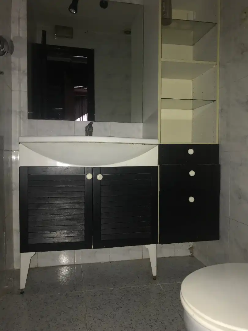 Bany de Local de lloguer en Mollet del Vallès amb Parquet