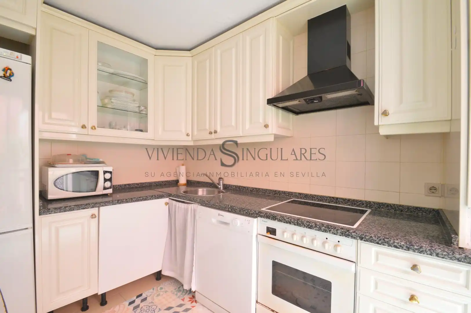 Kitchen of Detached homes for sale in Sevilla  with Air Conditioner, Private garden and Terrace