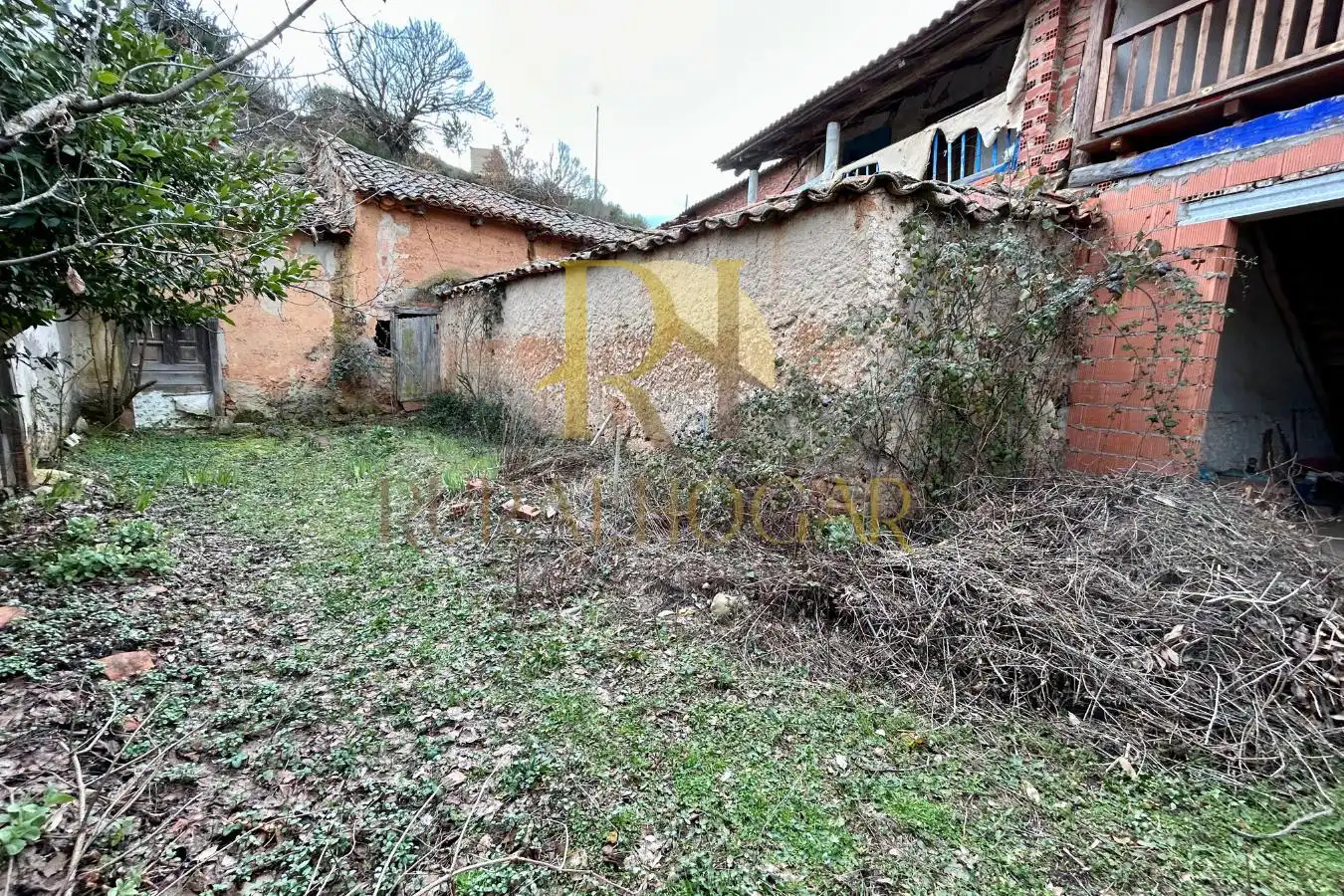 Casa adosada en venta en Llamas de la Ribera con Terraza