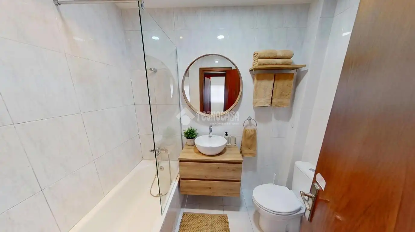 Baño de Piso en venta en Sabadell con Aire acondicionado, Calefacción y Balcón