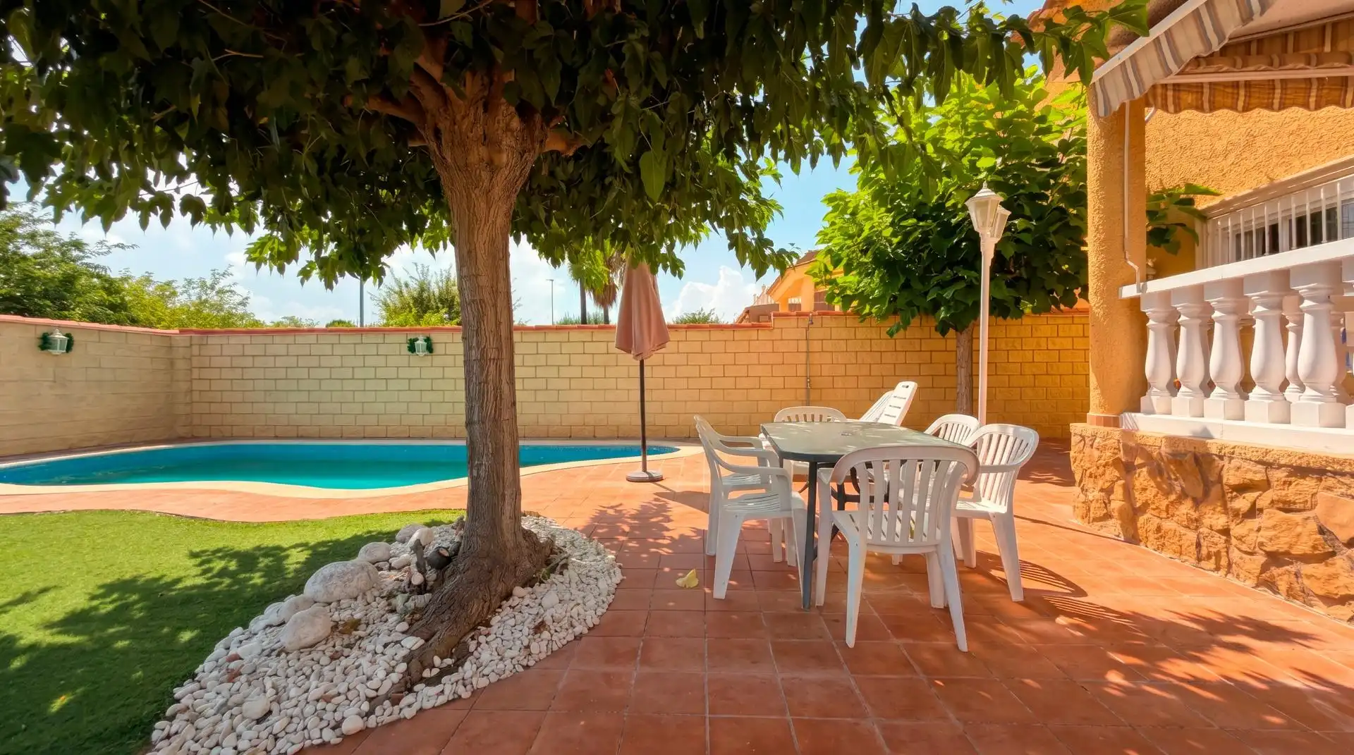 Terrassa de Casa o xalet en venda en La Pobla de Vallbona amb Aire condicionat, Calefacció i Jardí privat